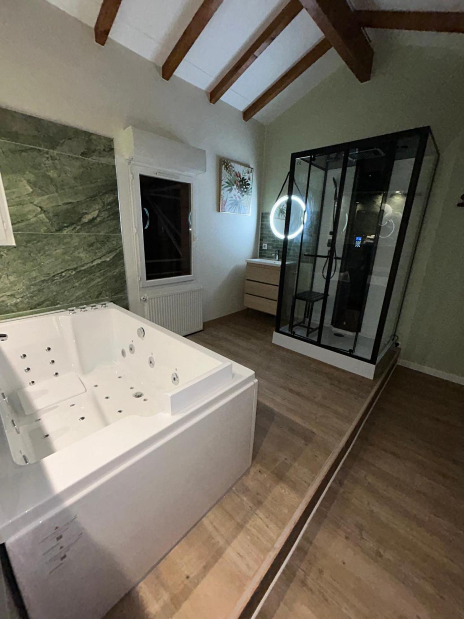 Appart Hotel Le 8 La Suite & Spa - Parking Gratuit - Mâcon エクステリア 写真